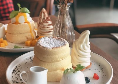 Souffle Dessert Cafe Address: No 1-7, 1st floor, Kompleks Kenari, Jalan Kenari 19a, Bandar Puchong Jaya, 47100 Puchong, Selangor Operating hours: (DAILY) 2PM – 10PM, Closed on Tuesdays